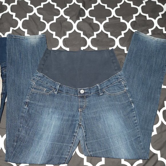 💜3/$15💜GUC maternity jeans - Picture 3 of 5